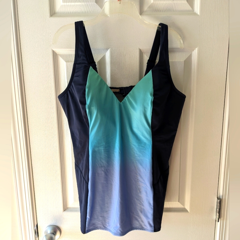 Livi Active tankini swim top